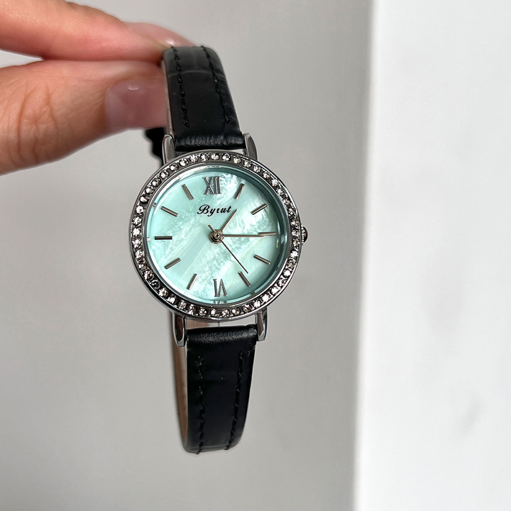 VICTORIA PEARL WATCH