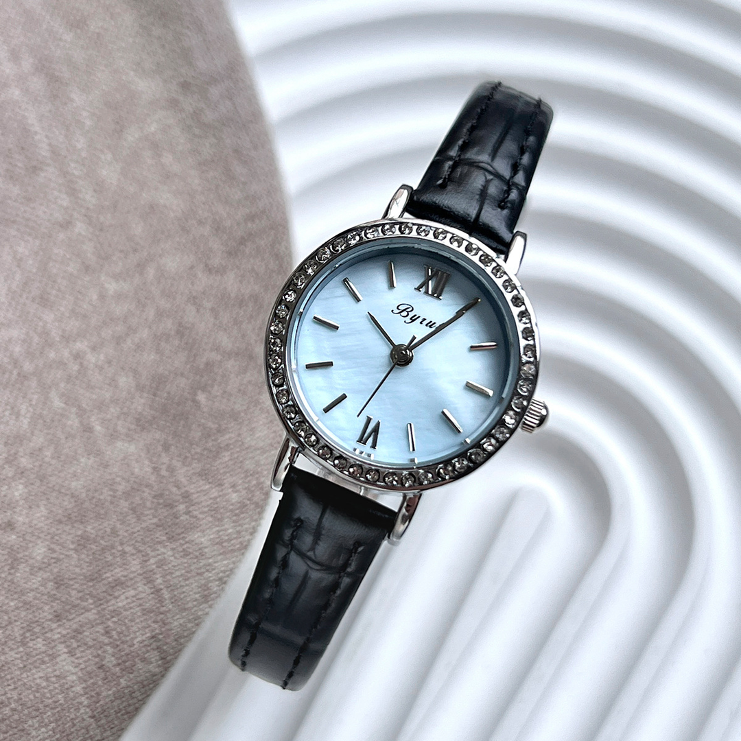 VICTORIA PEARL WATCH