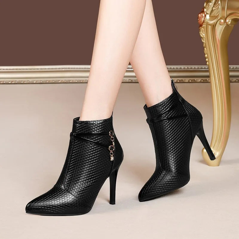 VALENCIA CHARM POINTED BOOTS