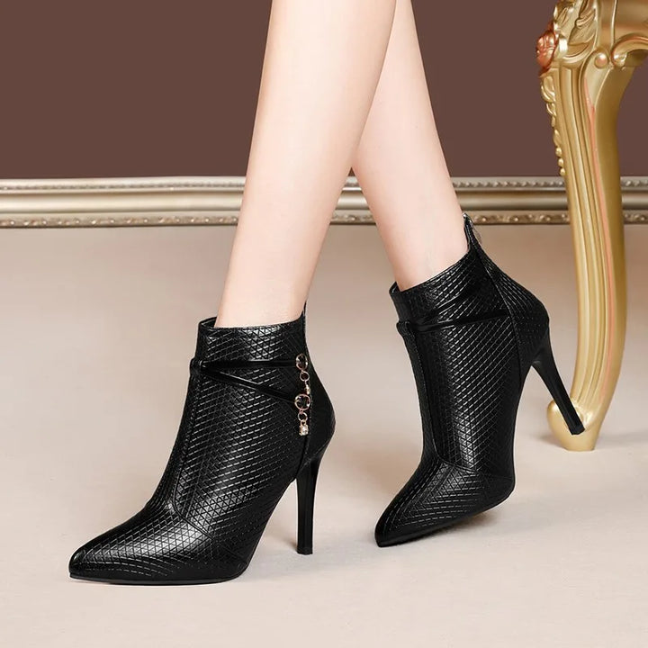 VALENCIA CHARM POINTED BOOTS
