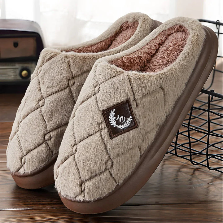 TASMAN PLUSH SLIDES