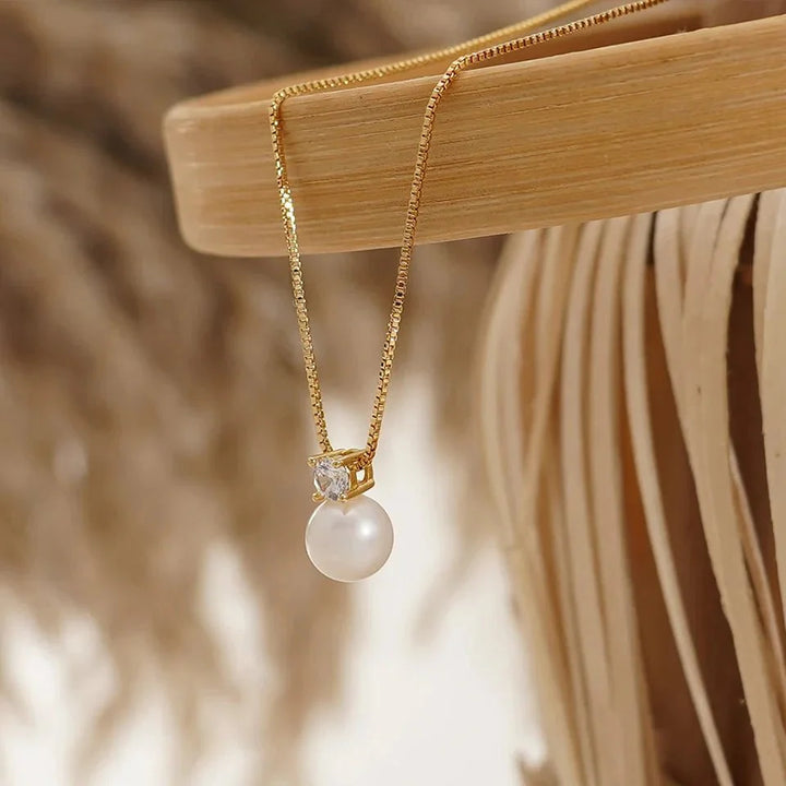 MADELEINE PEARL PENDANT