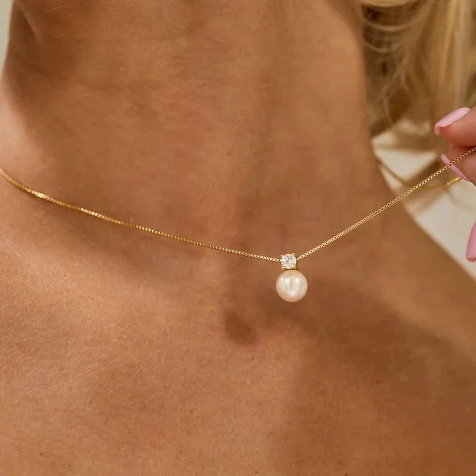 MADELEINE PEARL PENDANT